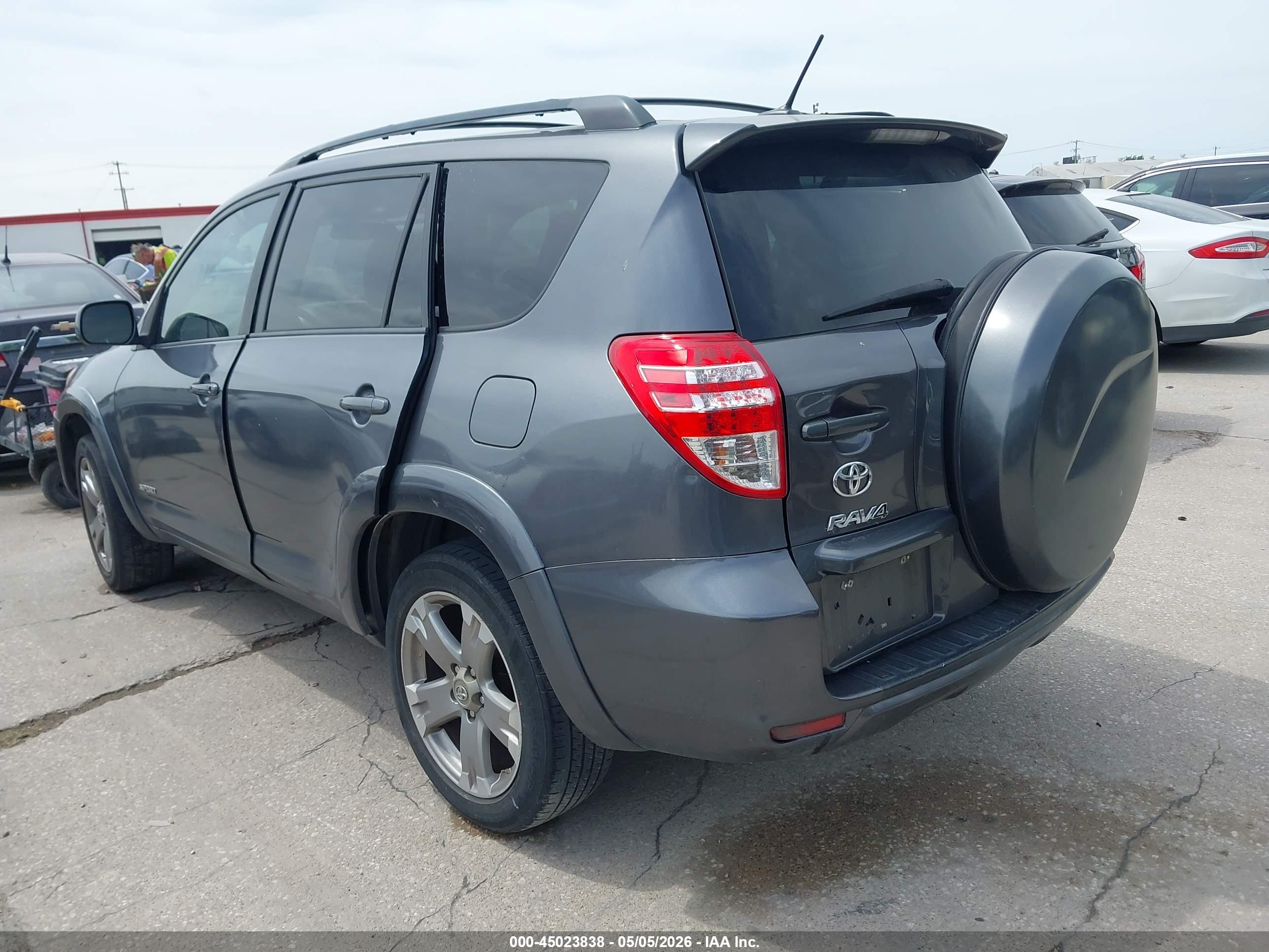 2011 TOYOTA RAV 4 — VIN 2T3WF4DV2BW088487 — photo 3